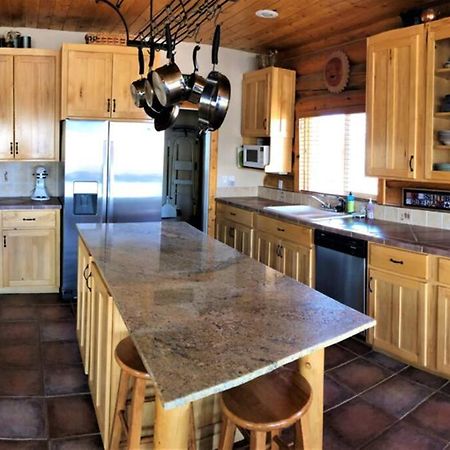 Red Rock Ranch Log Cabin: Large, Fully Furnished Escalante Exterior photo